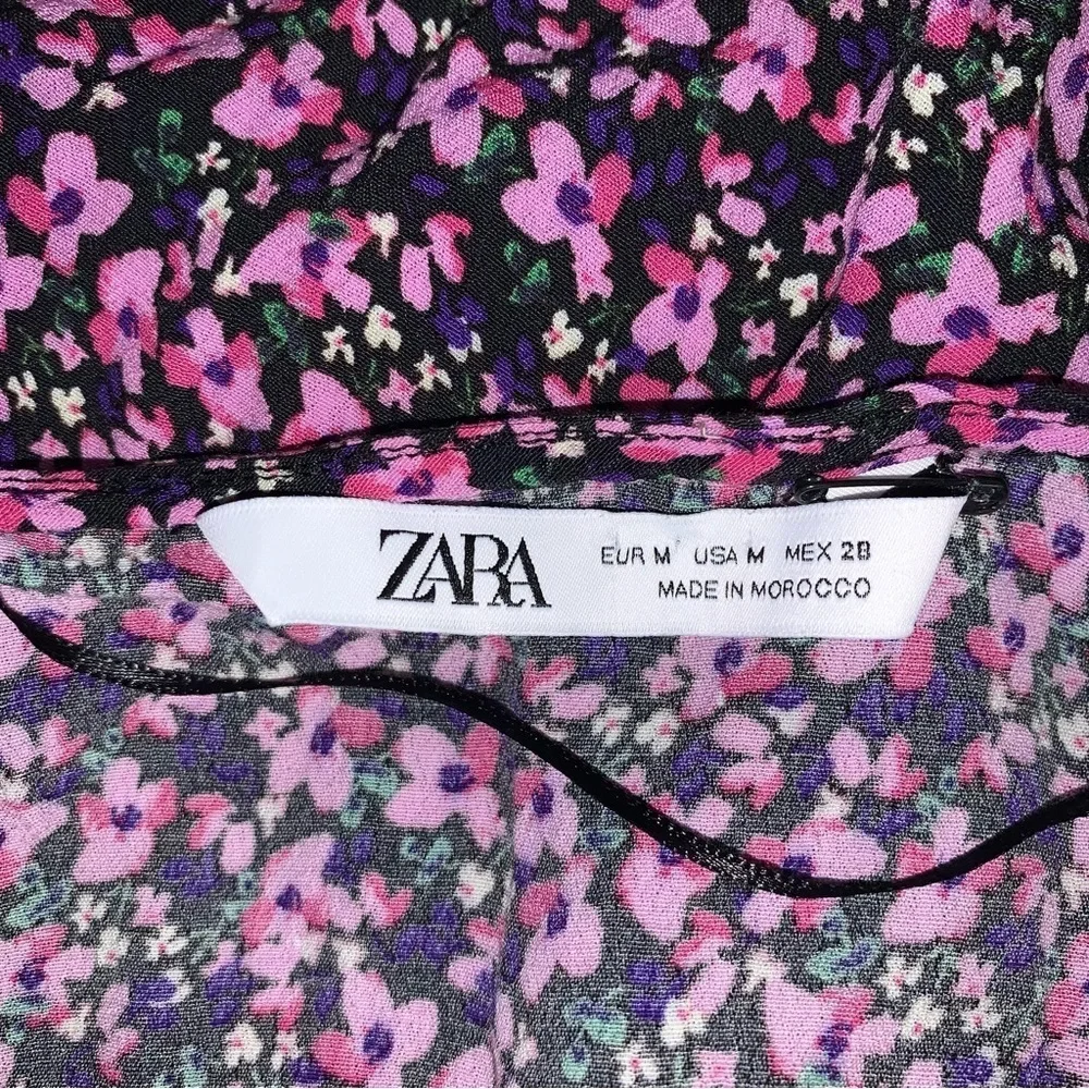 Zara Floral Blouse Women’s Medium Black‎ Pink Purple Ruffle Asymmetrical - Picture 9 of 11